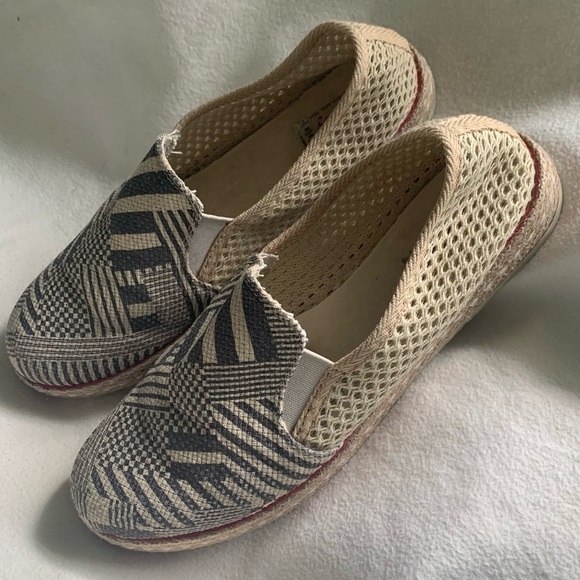 Goby Shoes Women’s Printed Geometric Canvas Loafers Espadrilles Sz 42 Eu 11 US - Picture 2 of 5